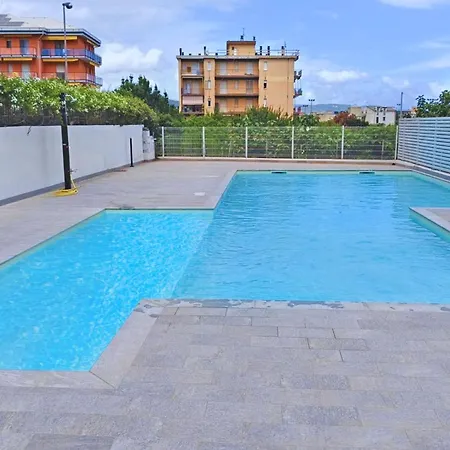 Διαμέρισμα Marina - Pool And Parking Lux - Happy