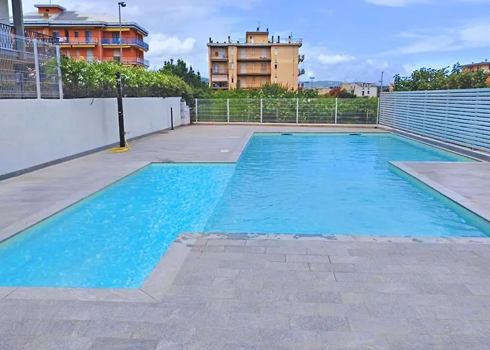 Διαμέρισμα Bor - Marina - Pool And Parking- Happy